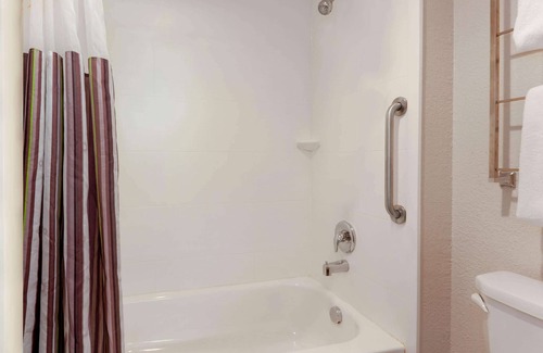 Utica Hotel | La Quinta Inn & Suites by Wyndham Detroit Utica