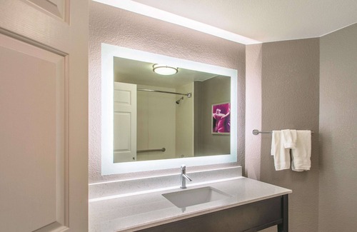 Sunset Heights Hotel | La Quinta Inn & Suites by Wyndham Orem University Pwy/Provo