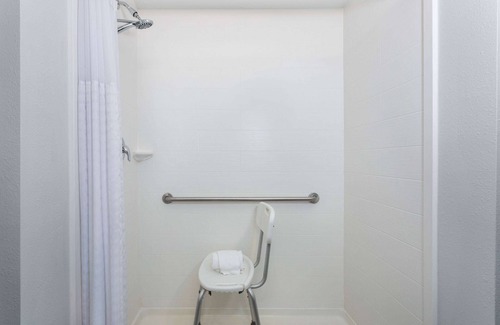 Bonita Shores Hotel | La Quinta Inn & Suites by Wyndham Bonita Springs Naples N.