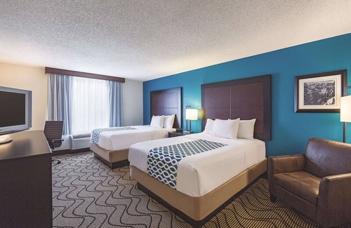 Central Point Hotel | La Quinta Inn & Suites by Wyndham Central Point - Medford