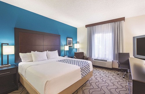 Central Point Hotel | La Quinta Inn & Suites by Wyndham Central Point - Medford