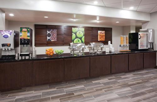 Clifton Park Hotel | La Quinta Inn & Suites by Wyndham Clifton Park Saratoga Area 1749 Route 9