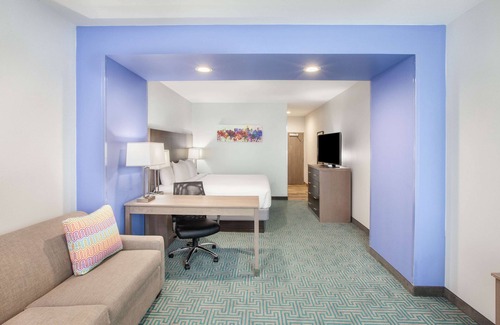 Duncanville Hotel | La Quinta Inn & Suites by Wyndham Dallas Duncanville
