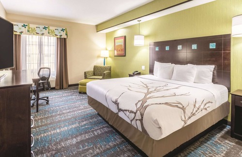 South Arlington Hotel | La Quinta Inn & Suites by Wyndham Dallas Grand Prairie South