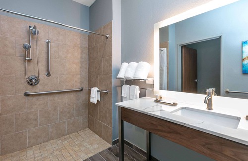 Jacksonville Hotel | La Quinta Inn & Suites by Wyndham Jacksonville TX