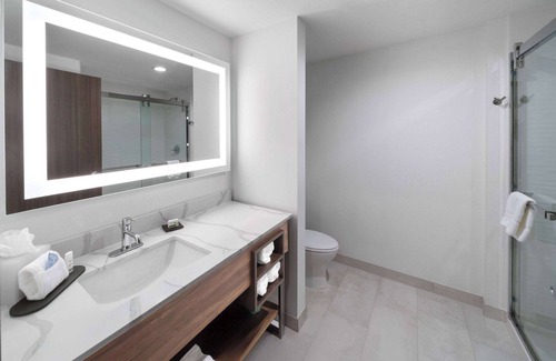 Forest Crest Hotel | La Quinta Inn & Suites By Wyndham San Antonio At The Rim