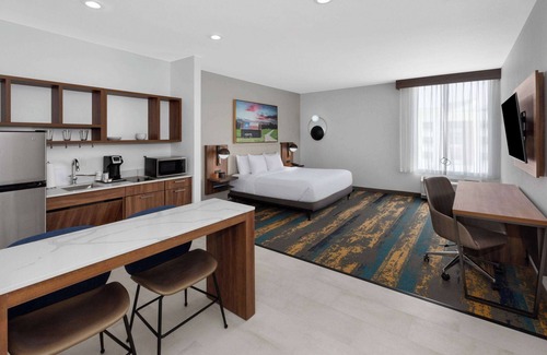 Forest Crest Hotel | La Quinta Inn & Suites By Wyndham San Antonio At The Rim