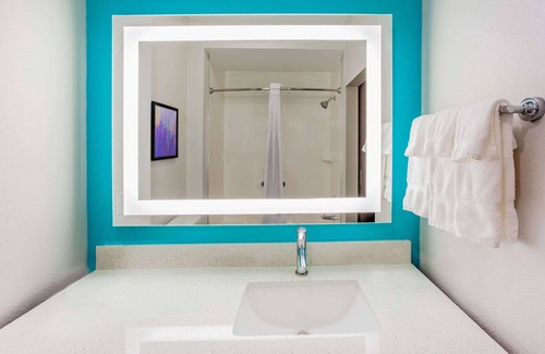 North San Antonio - SAT Hotel | La Quinta Inn & Suites by Wyndham San Antonio Alamo City