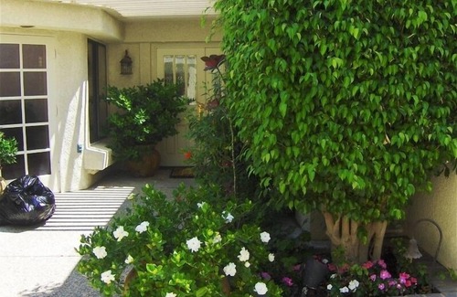 La Quinta House | La Quinta Resort Remodeled on 10th Fairway 3 bedroom 3.5 bath