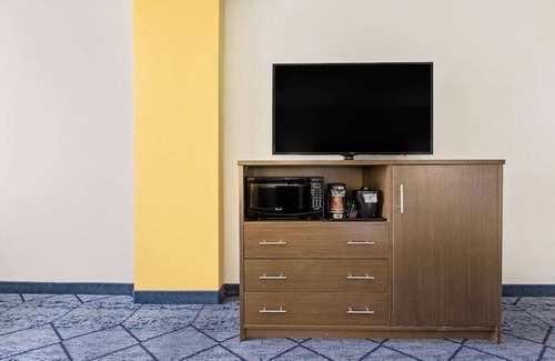 Harbor Hotel | La Quinta Inn & Suites by Wyndham NE Long Beach/Cypress