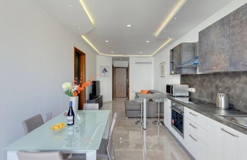 Madliena House | La Rive Smart Seaview Luxurious Apartment