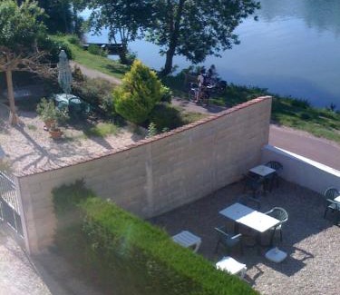Laroche-Saint-Cydroine Apartment | La Rivière Meublé de Tourisme 2 étoiles