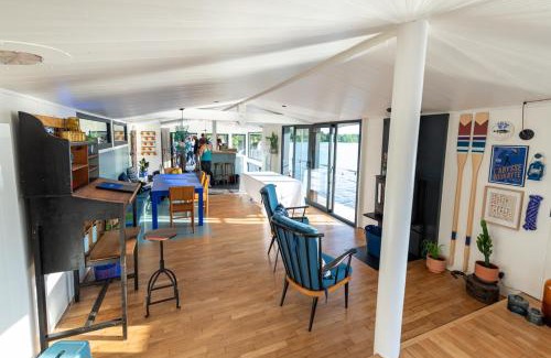 Eraudiere-Renaudiere Bed & Breakfast | La Rivière House - Péniche Carpe Diem
