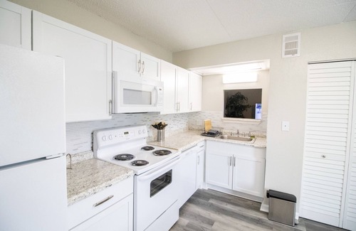 Gulfport Apartment | La Riviere 2 bedroom | Close to airport and beach