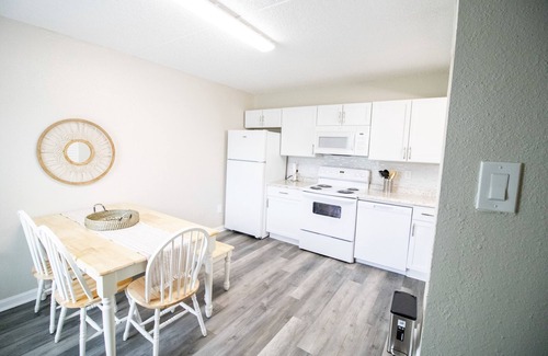 Gulfport Apartment | La Riviere 2 bedroom | Close to airport and beach