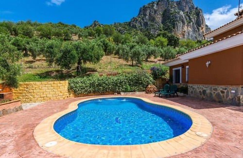 El Gastor Villa | La Roca del Gastor by Ruralidays