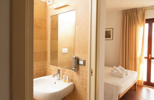 Serravalle Pistoiese Bed & Breakfast | LA ROCCA RELAIS