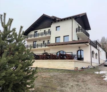 Moeciu de Sus House | La Rocca