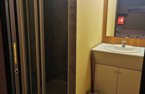 Grusse Apartment | La roche saint Roch, loft apartment in a winegrowing village