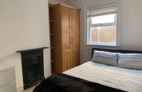Earlsfield House | La Rochelle - Earlsfield near Wimbledon, Clapham, Waterloo
