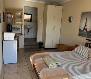 Elias Motsoaledi House | La Ronel Guest Farm