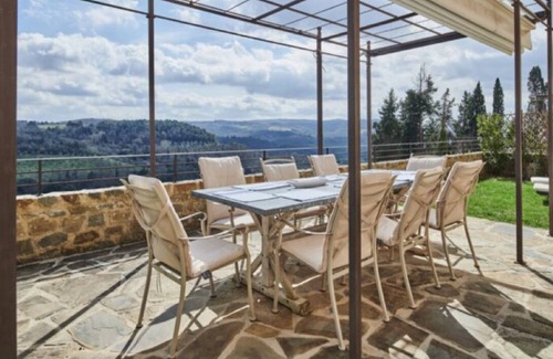 Castelfalfi Apartment | La Rosa, luxury 3-bedroom apartment in Tuscany Borgo village of Castelfalfi.