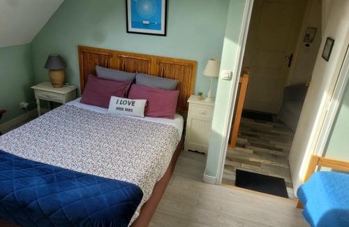 Neuville-de-Poitou Bed & Breakfast | La Roseraie