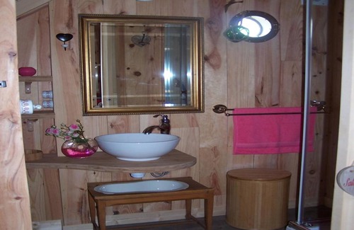 Le Temple-sur-Lot Bed & Breakfast | La Roulotte de la Vallée du Lot