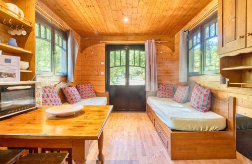 Monsac House | La Roulotte Jaune