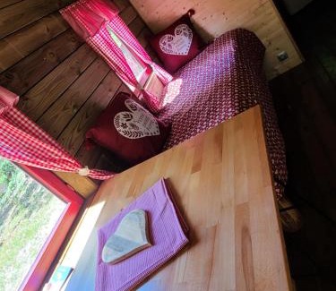Valgorge Ski Chalet | La roulotte rose rouge