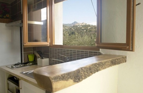 Coaraze Cottage | LA RUCHE ET L OLIVIER Charming cottage between sea and mountain