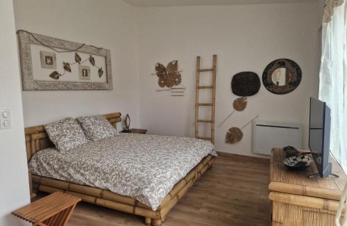 Orry-la-Ville House | La sérénité Balinaise, chambre et sdb privée, jardin , piscine en saison, près de Chantilly, parc Astérix et CDG et Paris en 20'