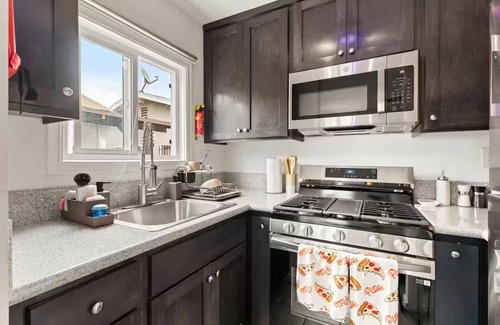 Los Angeles House | LA's Best: Your Modern Casita