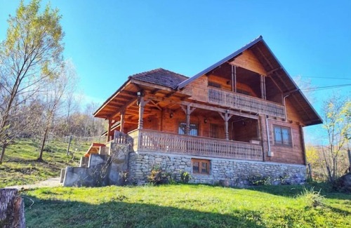 Bertea House | La sat, a Romanian traditional house built from natural materials