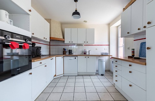 Landevieille Cottage | "La Savarière": Cottage and beach for 12 people