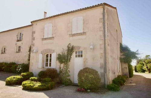Nieul-sur-l'Autise House | LA SELLERIE: 4-star self-catering cottage with swimming pool in Vendée