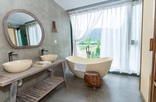 Hoa Lu Hotel | La Sen Village
