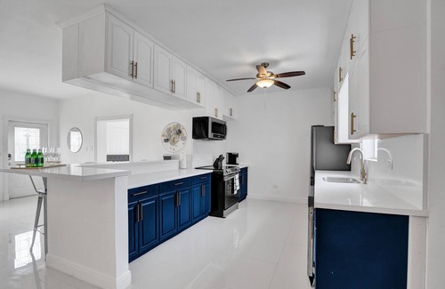 Ives Estates House | La Serre Miami Home & Private Pool Near Aventura Mall