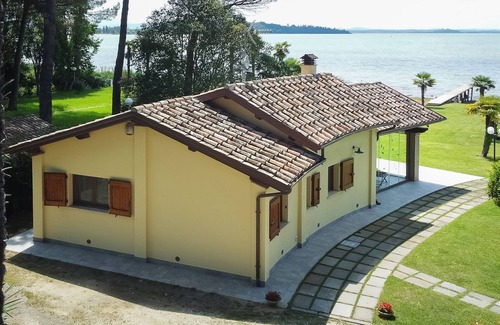 San Feliciano House | La Spiaggia by Interhome