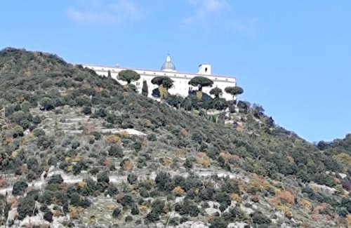 Cassino Apartment | La stanza su Montecassino