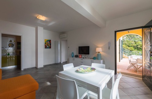 Alassio House | La Sterlizia di Santa Croce