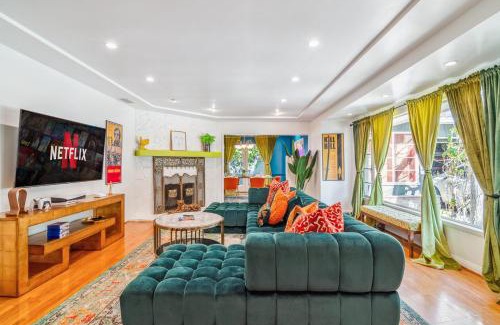 Beachwood Canyon House | LA Style Retreat near Hollywood Sign & Star Alley