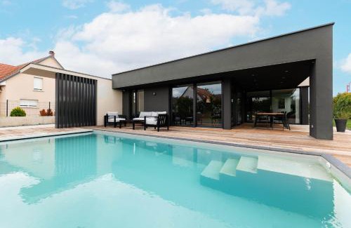 Sainte-Croix-en-Plaine Villa | La Sublime villa avec piscine