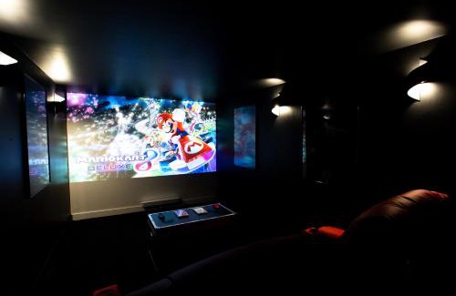 Saint-Lambert-du-Lattay Villa | La Suite Spa & Cinéma