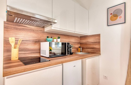 Decines-Charpieu Apartment | La Suite Soleil - Maison studio avec jardin privé