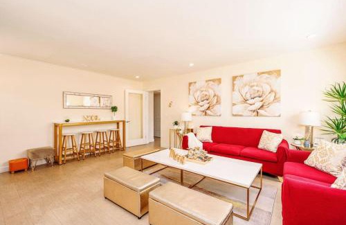Hacienda Heights Bed & Breakfast | LA Sunny House beautiful yard 7 rooms 4 bathrooms Near Disneyland & Hollywood & Downtown