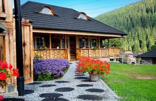 Iacobeni House | La Tarani
