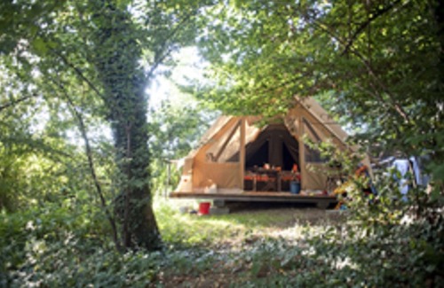 Dardilly RV Rental | La tente Toile & Bois Classic V - Up to 5 people - 25 m² NUMERO 3