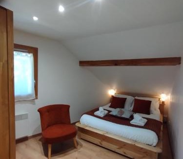 Saint-Martin-de-Queyrieres Ski Chalet | La Terrasse des Ecrins