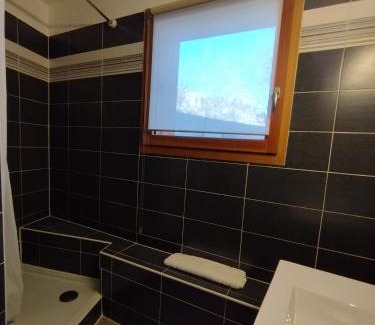 Saint-Martin-de-Queyrieres Ski Chalet | La Terrasse des Ecrins